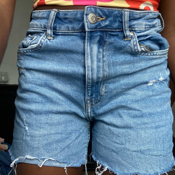 Vintage Mid-Wash Shorts - Picture 3 of 3